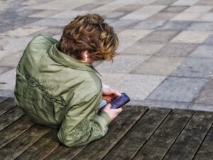 5 Benefícios da proibição do celular nas escolas