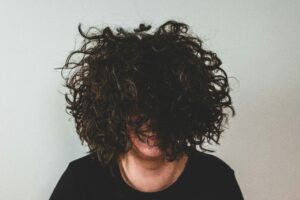 5 dicas para manter os cachos bonitos no day after