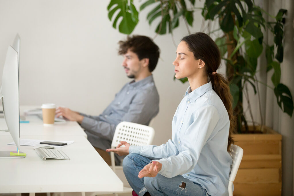 Respiração consciente nas empresas: menos estresse, mais produtividade