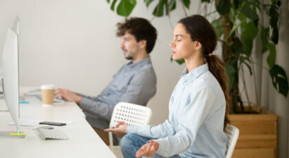 Respiração consciente nas empresas: menos estresse, mais produtividade