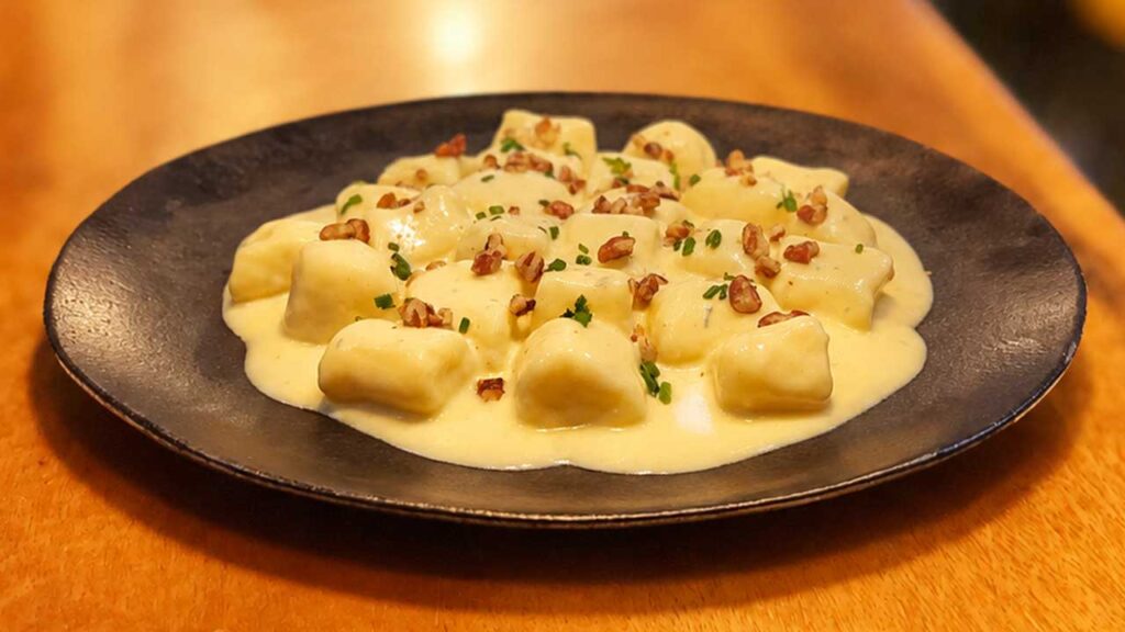 Nhoque da fortuna com molho gorgonzola
