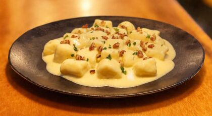 Nhoque da fortuna com molho gorgonzola