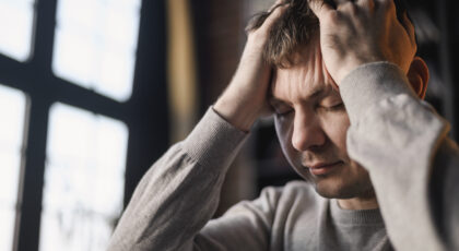 Falha de memória não é só cansaço: o sintoma "invisível" da depressão