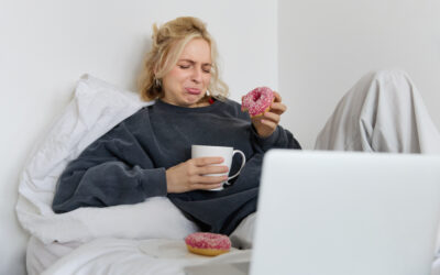 Comer tarde faz mal? Os riscos para glicemia, colesterol e peso