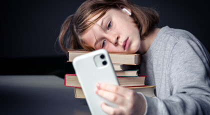 Excesso de redes sociais pode afetar diretamente sua saúde mental: saiba 5 efeitos negativos do uso exagerado das telas