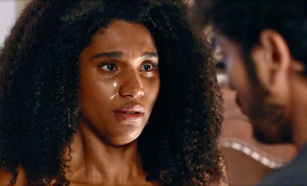 O sofrimento de Elenice não para em Quem Ama Cuida, e Tom se aproveita da dependência emocional da mulher