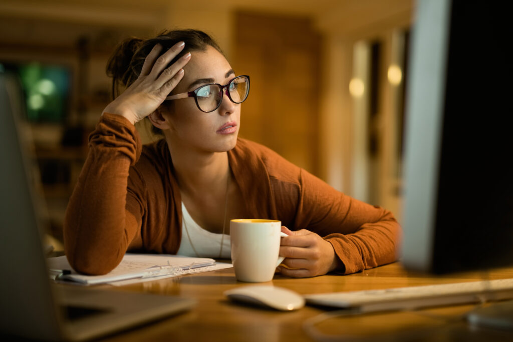 Enxaqueca frequente? O perigo da cafeína oculta no dia a dia